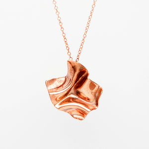 Ciondolo Cartoccio grande in bronzo, con catena.