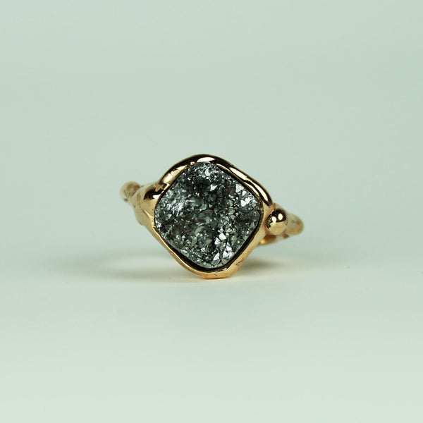 Anello in bronzo con acqua aura grigia