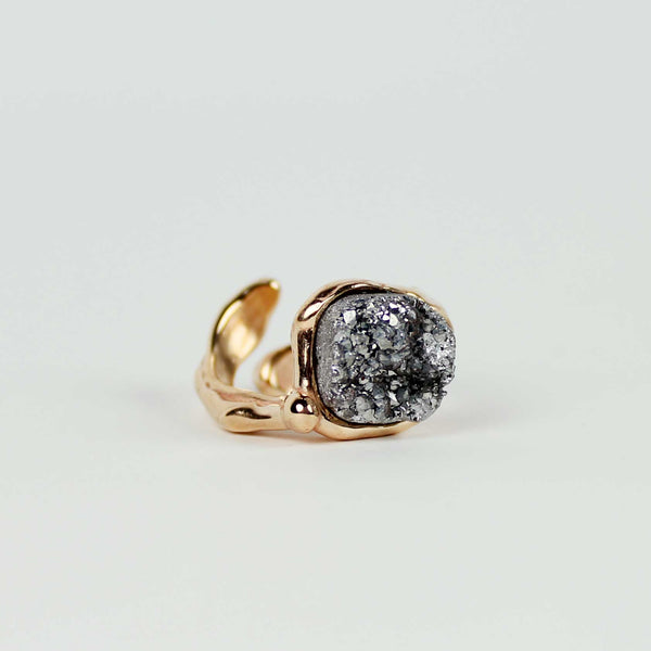Anello in bronzo con acqua aura grigia