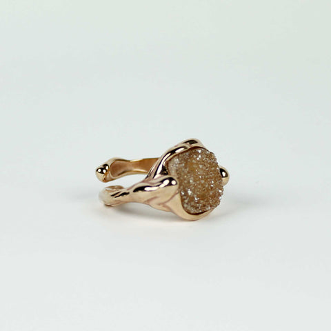 Anello in bronzo con acqua aura rosata