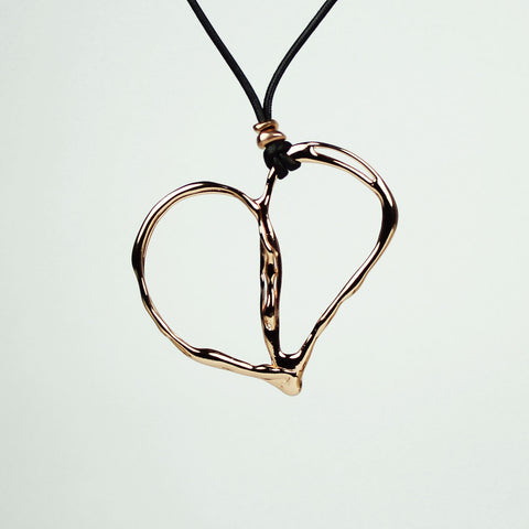 Ciondolo Cuore giga in bronzo, con cordino.