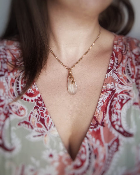 Ciondolo in bronzo e Quarzo bianco inciso