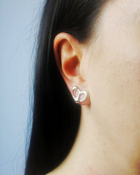 Orecchini Cuore mini in bronzo, con perno.